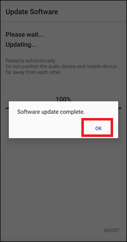 A [Software update complete] (A szoftverfrissítés elkészült) üzenet és az [OK] gomb a képernyő közepén jelenik meg.