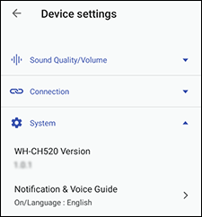 La versión del firmware se muestra en el lado izquierdo del centro vertical de la pantalla.
