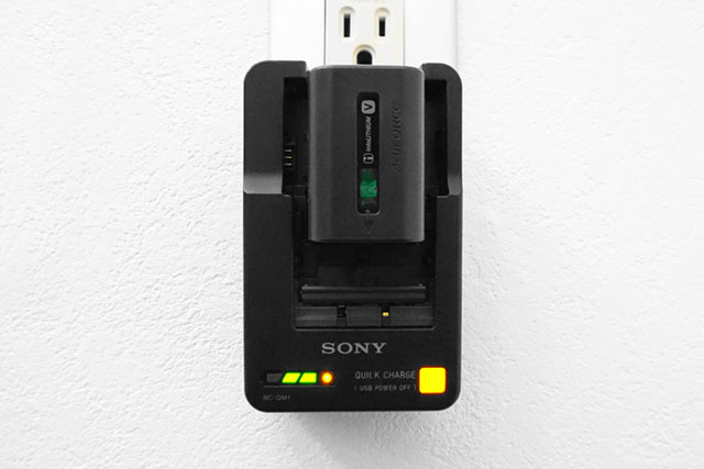 SONYハンディカム　まとめて　本体充電器バッテリー配線等現状品 ハンディカムのバッテリーを充電する方法 | ソニー