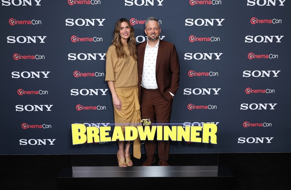 NATE BARGATZE / MANDY MOORE PHOTO