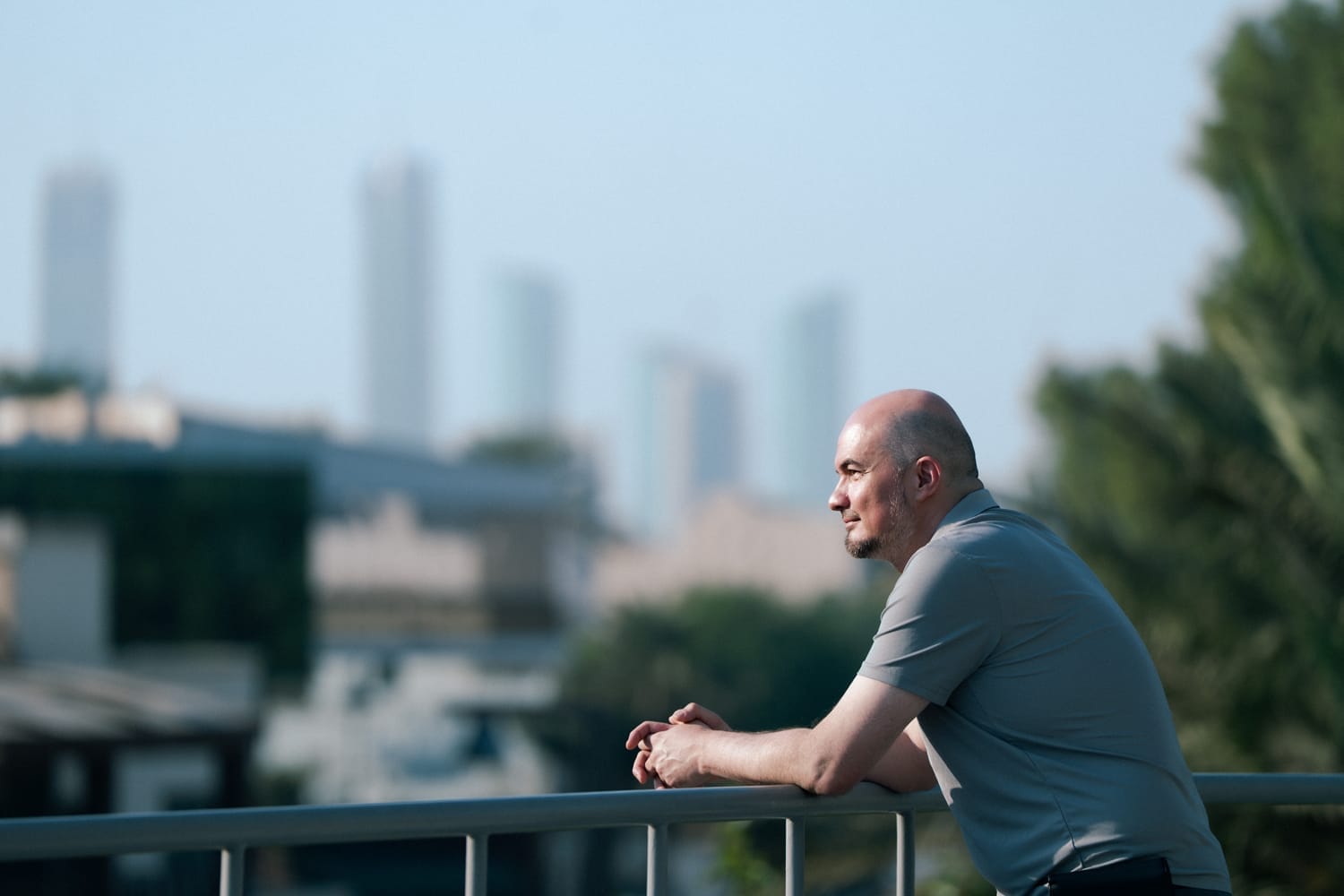 A portrait of Tariq Mukhttar