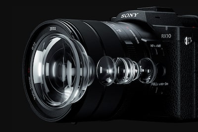 RX10 V with 24–600 mm Zoom, 20.1MP and 30fps Burst shooting | Sony