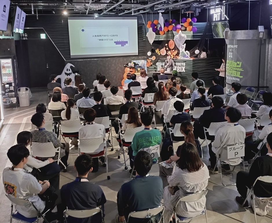 「THE TOKYO MATRIX」にて、人生投資アカデミー学長 尾河による講話の様子