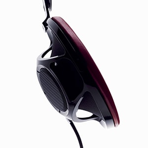 QUALIA 010のハウジングやイヤーパッドに寄った写真