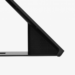 表示領域となる箱型空間を斜め45度で切った直角二等辺三角形をフレームとした形を横から見た画_2