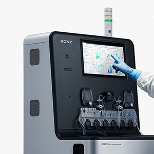 CGX10を人が操作している画像