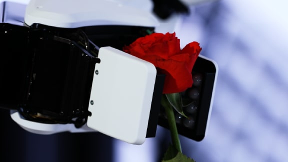 繊細な人の手を再現する